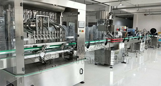 星火果汁灌裝封口機設(shè)備展示